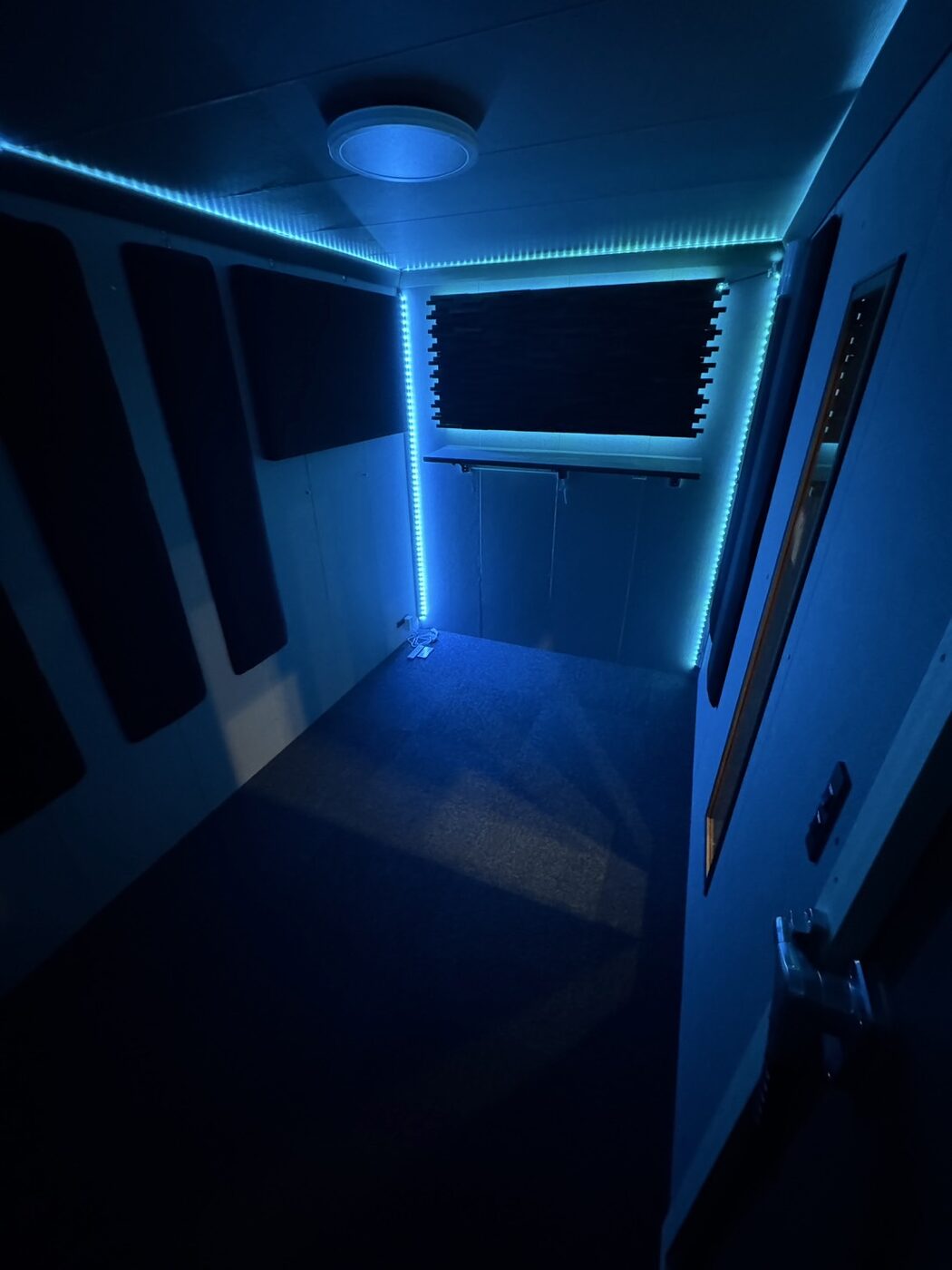 3.5畳室内LED（ゲーム配信部屋）.jpg